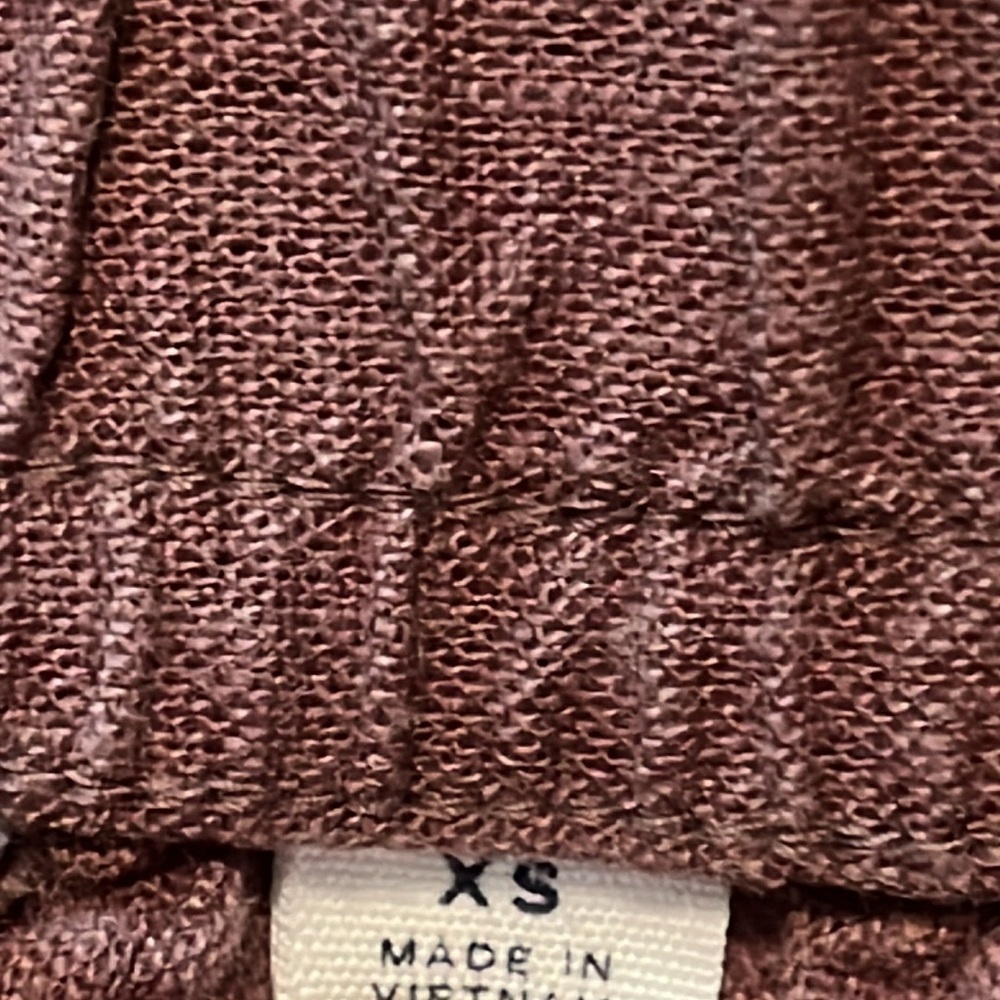 Gap linen/rayon pull on shorts women’s size XS, color is maroon - Picture 7 of 8